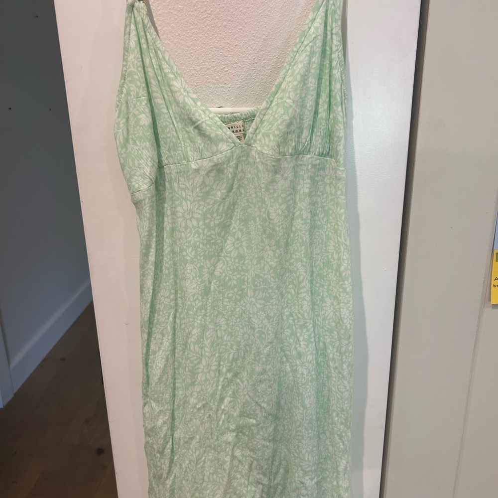 Billabong Mini Dress mint green with white flowers!